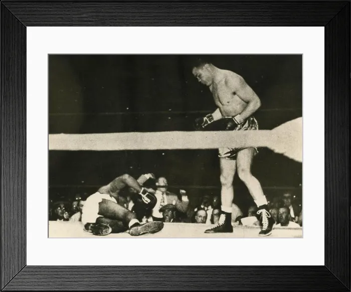 Framed Print : American professional boxer Joe Louis and Chilean Arturo Godoy during a match, New York 1940 Framed Print : American professional boxer Joe Louis and Chilean Arturo Godoy during a match, New York 1940