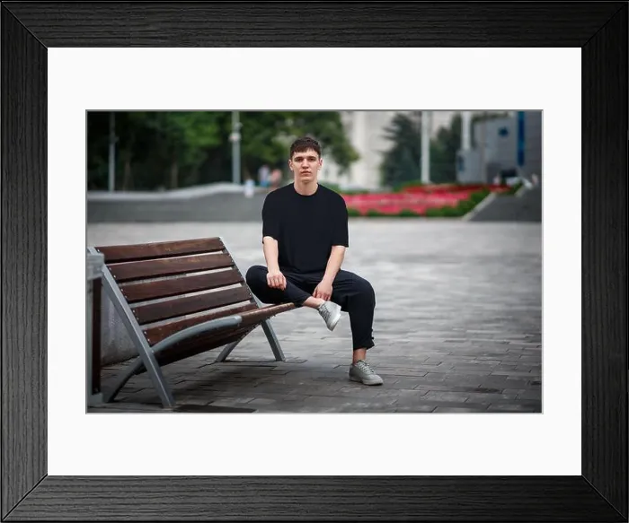 Framed Print : Mockup of a black casual t-shirt on a guy sitting on a blurred background of a park Framed Print : Mockup of a black casual t-shirt on a guy sitting on a blurred background of a park