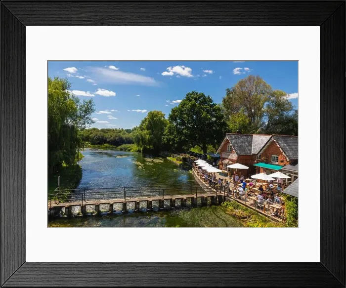 Framed Print : England, Hampshire, Stockbridge, The Mayfly Pub and River Test Framed Print : England, Hampshire, Stockbridge, The Mayfly Pub and River Test