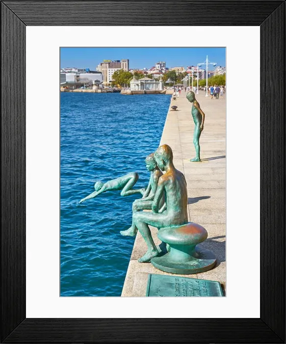 Framed Print : Los Raqueros sculpture, Santander, Cantabria, Spain