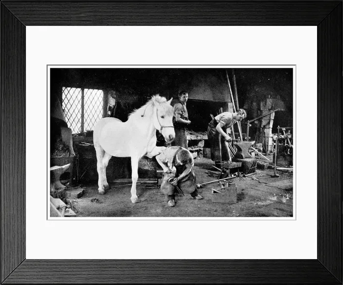 Framed Print : 1923 Smithy horse shoe farrier England Framed Print : 1923 Smithy horse shoe farrier England