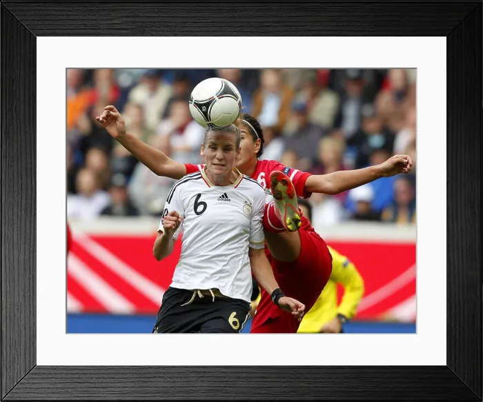 Framed Print : Germany's Simone Laudehr (l)
