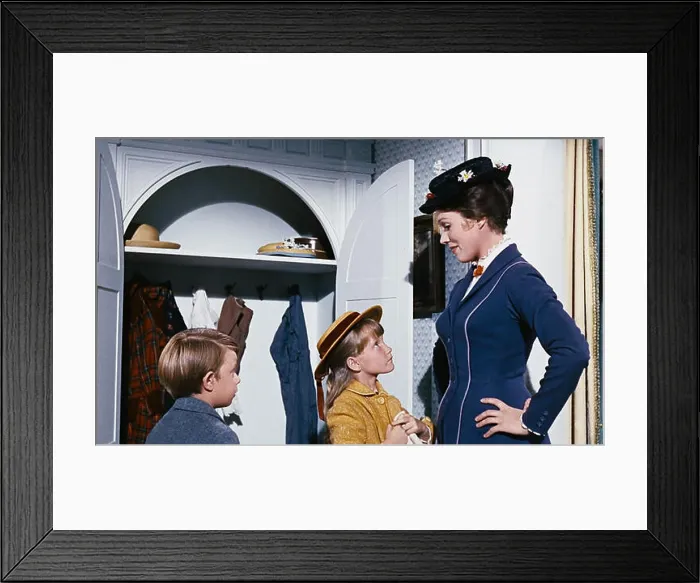 Framed Print : USA. Julie Andrews, Karen Dotrice and Matthew Garber in the ©Walt Disney film: Mary Poppins (1964) Framed Print : USA. Julie Andrews, Karen Dotrice and Matthew Garber in the ©Walt Disney film: Mary Poppins (1964)