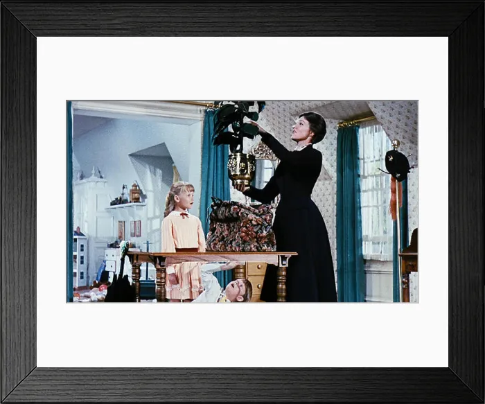 Framed Print : USA. Julie Andrews, Karen Dotrice and Matthew Garber in the ©Walt Disney film: Mary Poppins (1964) Framed Print : USA. Julie Andrews, Karen Dotrice and Matthew Garber in the ©Walt Disney film: Mary Poppins (1964)