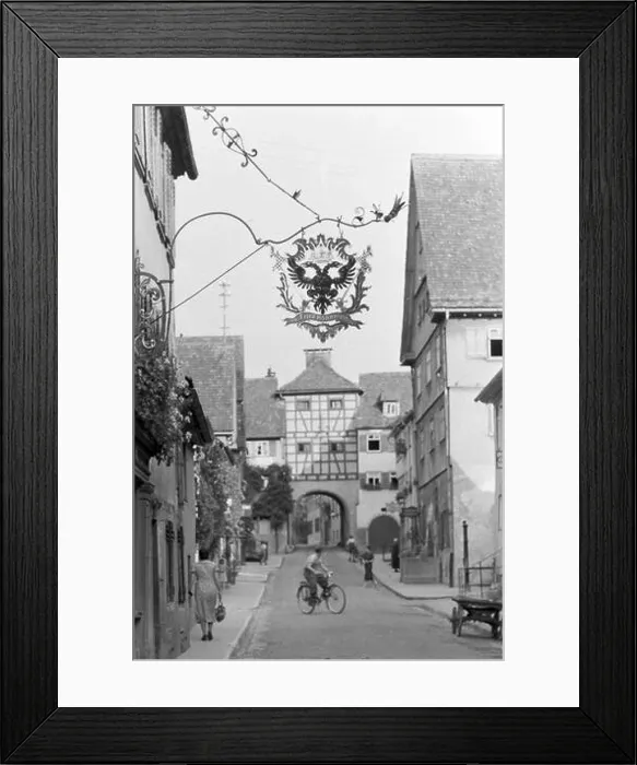 Framed Print : Fahrrad in einer Kleinstadt, Deutschland 1930er Jahre. Bicycle in a small town, Germany 1930s Framed Print : Fahrrad in einer Kleinstadt, Deutschland 1930er Jahre. Bicycle in a small town, Germany 1930s