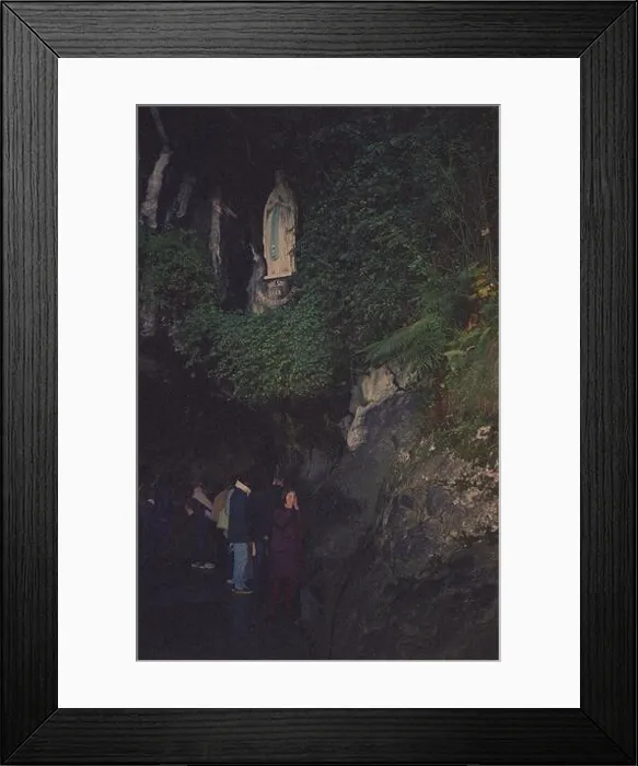 Framed Print : ESTATUA DE LA VIRGEN DE LOURDES EN LA GRUTA DE LAS APARICIONES REALIZADA EN MARMOL EN 1864 Framed Print : ESTATUA DE LA VIRGEN DE LOURDES EN LA GRUTA DE LAS APARICIONES REALIZADA EN MARMOL EN 1864