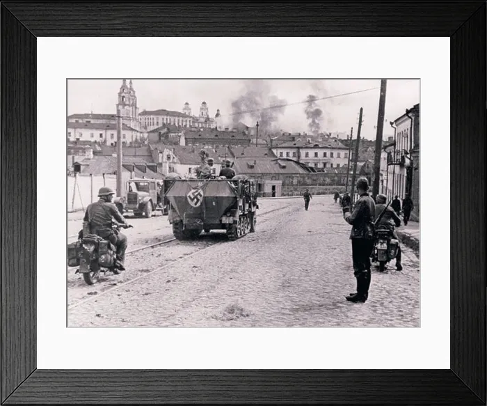 Framed Print : 271 Miensk, Vialikaja Barysaǔskaja. Менск, Вялікая Барысаўская (1941) (3) Framed Print : 271 Miensk, Vialikaja Barysaǔskaja. Менск, Вялікая Барысаўская (1941) (3)