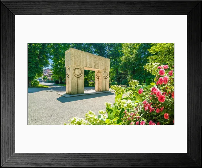Framed Print : Kiss Gate, part of the Sculptural Ensemble of Constantin Brâncuși at Târgu Jiu, Romania Framed Print : Kiss Gate, part of the Sculptural Ensemble of Constantin Brâncuși at Târgu Jiu, Romania