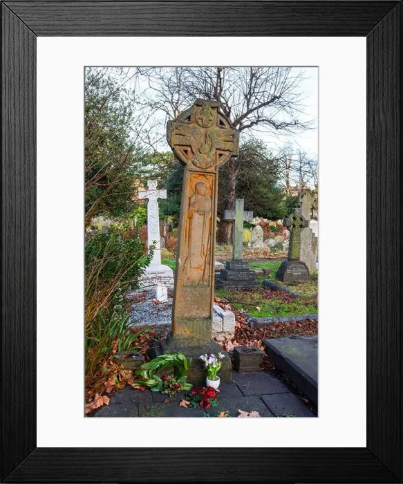 Framed Print : Emmeline Pankhurst grave, Brompton Cemetery, London Framed Print : Emmeline Pankhurst grave, Brompton Cemetery, London