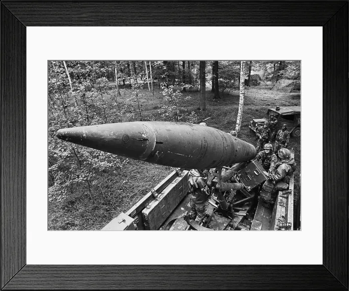 Framed Print : US Army, nuclear tactical missile 'Lance' during NATO exercises in Germany (September 1988) Framed Print : US Army, nuclear tactical missile 'Lance' during NATO exercises in Germany (September 1988)