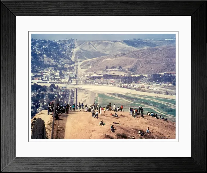 Framed Print : US-Mexico international border between Tijuana Framed Print : US-Mexico international border between Tijuana