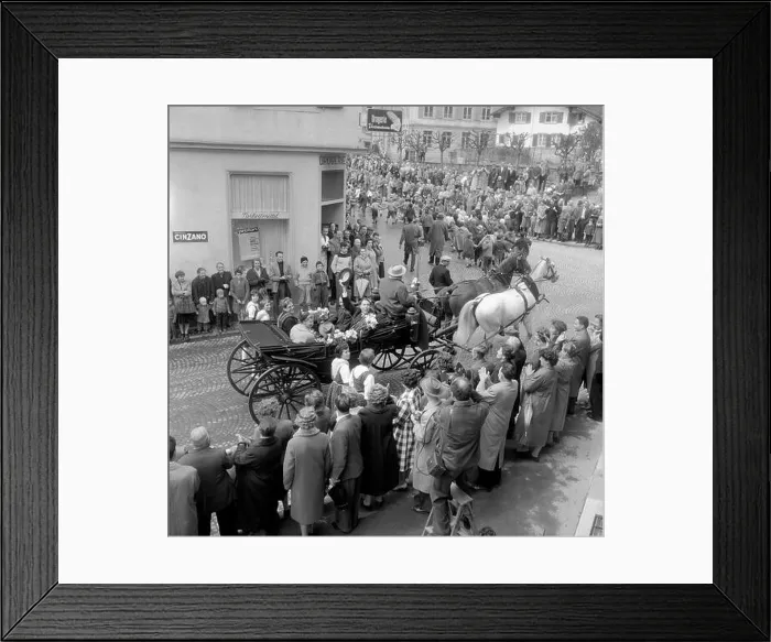 Framed Print : --- Hans-Peter Tschudi besucht seine Heimatgemeinde Schwanden; 1960#Hans-Peter Tschudi visiting Schwanden; 1960 Framed Print : --- Hans-Peter Tschudi besucht seine Heimatgemeinde Schwanden; 1960#Hans-Peter Tschudi visiting Schwanden; 1960