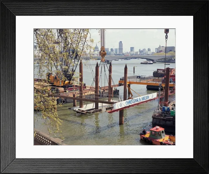 Framed Print : 1996, construction works at Hungerford Bridge, on the River Thames, London, south East England, UK Framed Print : 1996, construction works at Hungerford Bridge, on the River Thames, London, south East England, UK