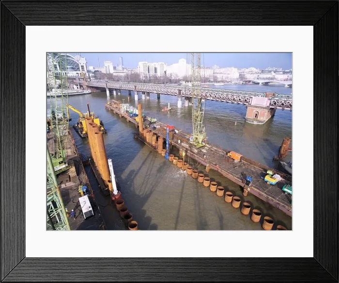 Framed Print : 1997, Construction works on the river Thames at Hungerford Bridge, City of London, UK Framed Print : 1997, Construction works on the river Thames at Hungerford Bridge, City of London, UK