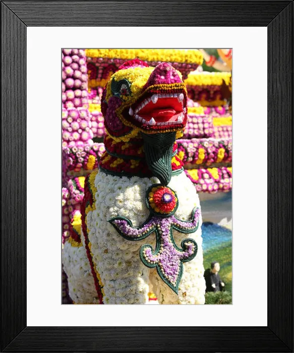 Framed Print : Scenery from statues and flowers on the street, Thailand, south east asia Framed Print : Scenery from statues and flowers on the street, Thailand, south east asia