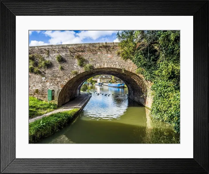 Framed Print : Bridge over the Kennet and Avon Canal at Hungerford in Berkshire Framed Print : Bridge over the Kennet and Avon Canal at Hungerford in Berkshire