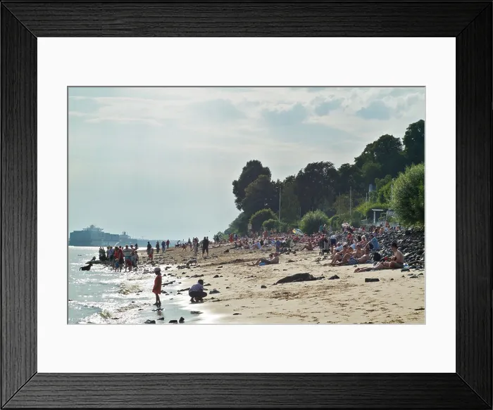 Framed Print : Hamburg, Germany, on the Elbe pearl beach cafe Framed Print : Hamburg, Germany, on the Elbe pearl beach cafe