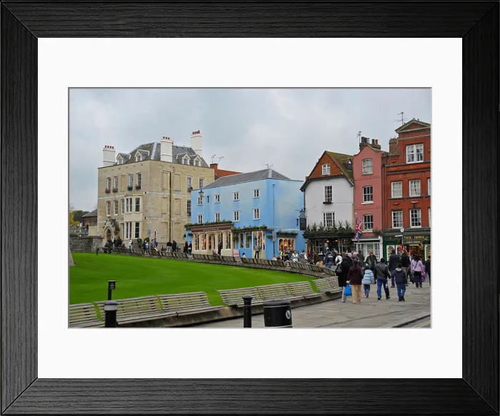 Framed Print : Busy street scene at Windsor town, Berkshire, England Framed Print : Busy street scene at Windsor town, Berkshire, England