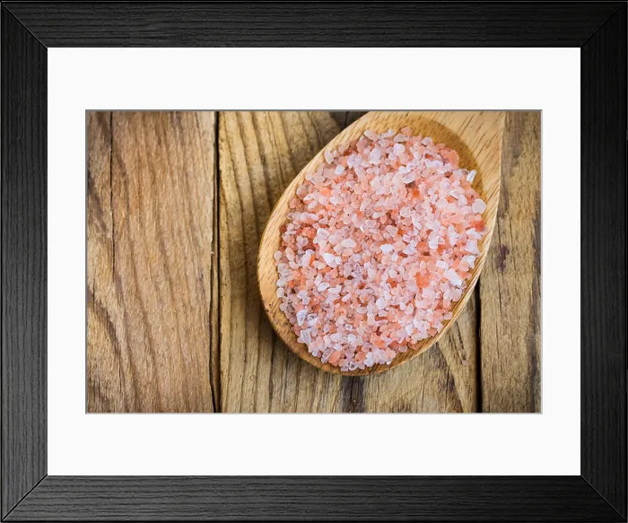 Framed Print : Pink Himalayan salt in wooden spoon on plank wood background Framed Print : Pink Himalayan salt in wooden spoon on plank wood background