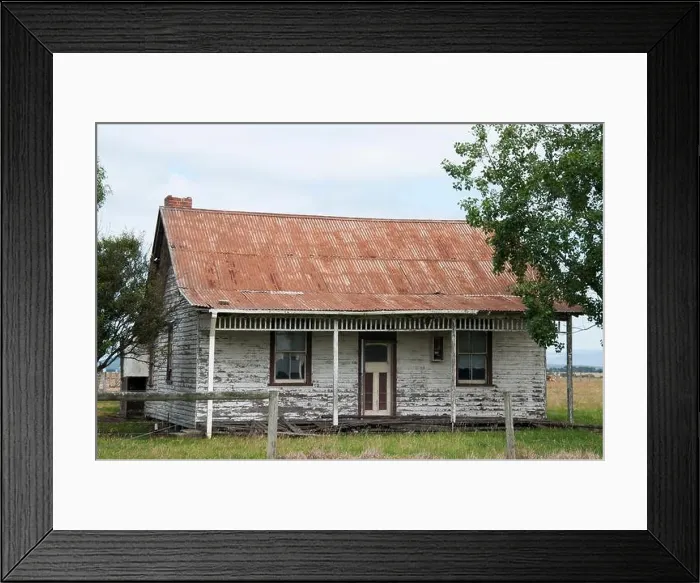 Framed Print : Dilapidated farmhouse cottage outside Yarram in the South Gippsland countryside of Victoria, Australia Framed Print : Dilapidated farmhouse cottage outside Yarram in the South Gippsland countryside of Victoria, Australia