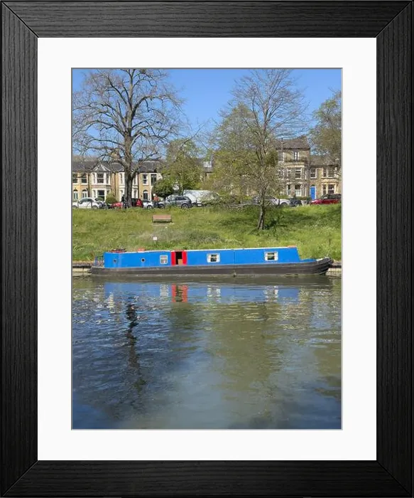 Framed Print : 17 April 2025 - Cambridge, UK - Houseboat Riverboat livint on the River Cam in Cambridge Framed Print : 17 April 2025 - Cambridge, UK - Houseboat Riverboat livint on the River Cam in Cambridge