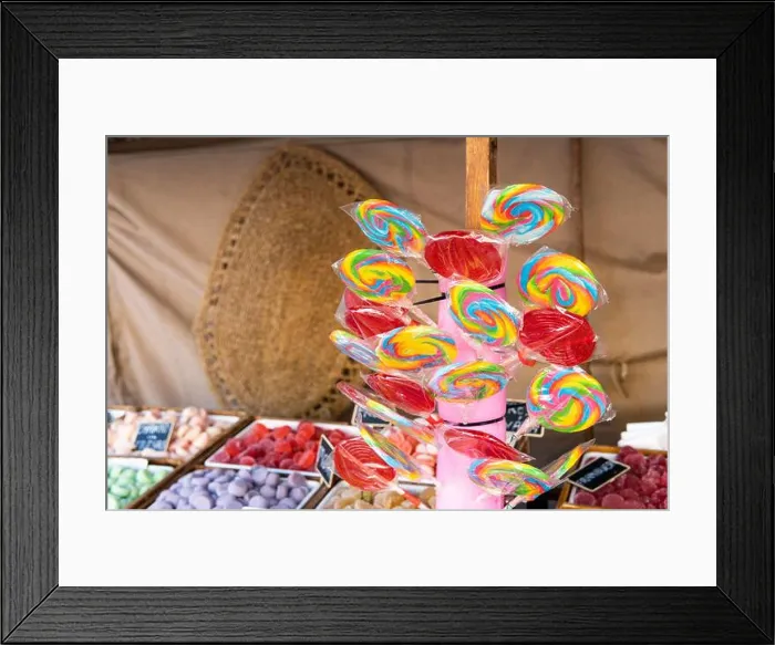 Framed Print : Assortment of lollipops and coloured jelly sweets in the shop. Traditional market, copy space Framed Print : Assortment of lollipops and coloured jelly sweets in the shop. Traditional market, copy space
