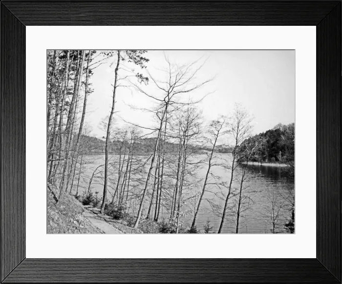 Framed Print : Seenlandschaft nordwestlich von Treuburg in Masuren Framed Print : Seenlandschaft nordwestlich von Treuburg in Masuren