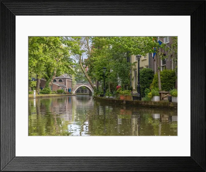 Framed Print : Oudegracht and Twijnstraat aan de Werf Utrecht with wharf and canal Framed Print : Oudegracht and Twijnstraat aan de Werf Utrecht with wharf and canal