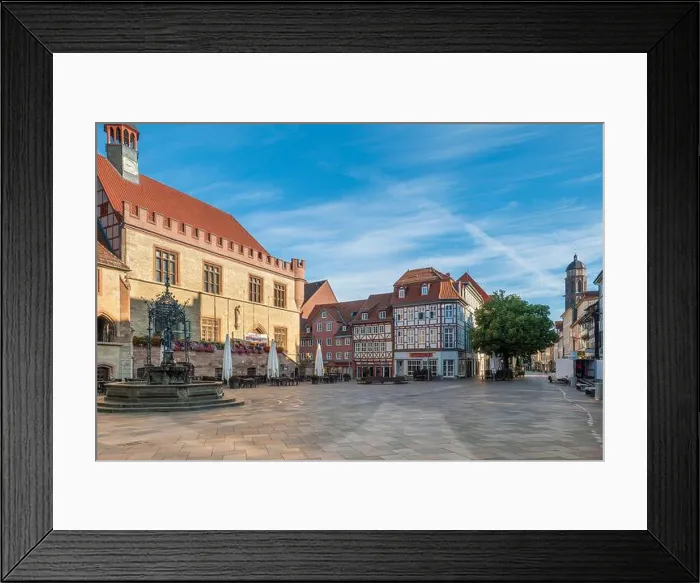 Framed Print : Old town hall in Goettingen with Gaenseliesel fountain, Germany Framed Print : Old town hall in Goettingen with Gaenseliesel fountain, Germany