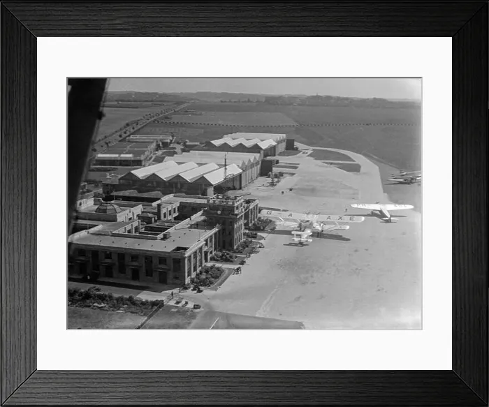 Framed Print : A vintage 1935 aerial photograph of Croydon Airport Framed Print : A vintage 1935 aerial photograph of Croydon Airport