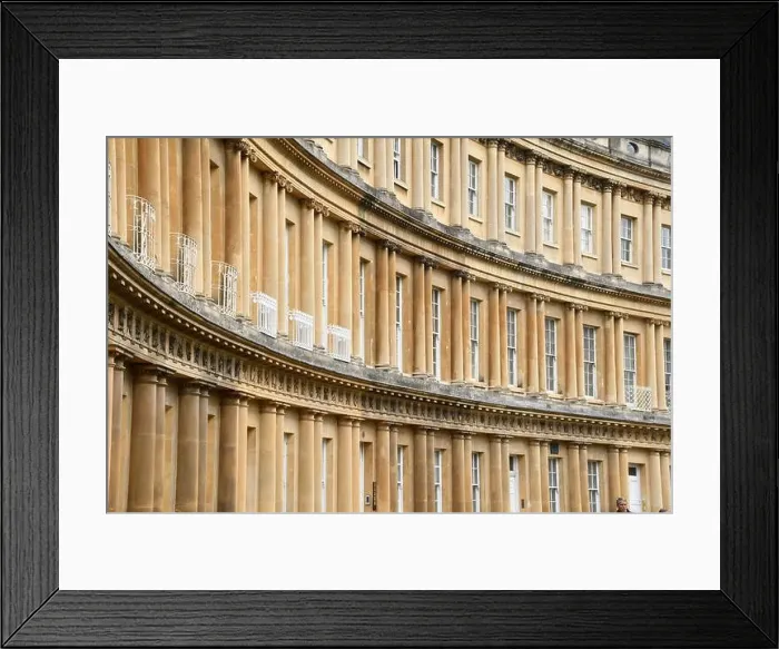 Framed Print : Regular architectural features creating patterns on the Georgian buildings in the Circus in Bath Framed Print : Regular architectural features creating patterns on the Georgian buildings in the Circus in Bath
