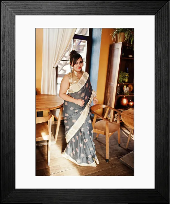 Framed Print : Elegant brunette south asian indian girl in saree posed indoor cafe Framed Print : Elegant brunette south asian indian girl in saree posed indoor cafe