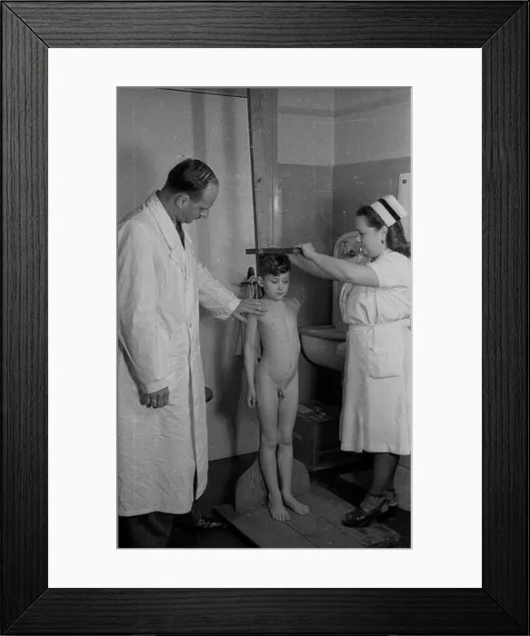 Framed Print : Karpacz, 1948-04. Prewentorium dla dzieci Framed Print : Karpacz, 1948-04. Prewentorium dla dzieci