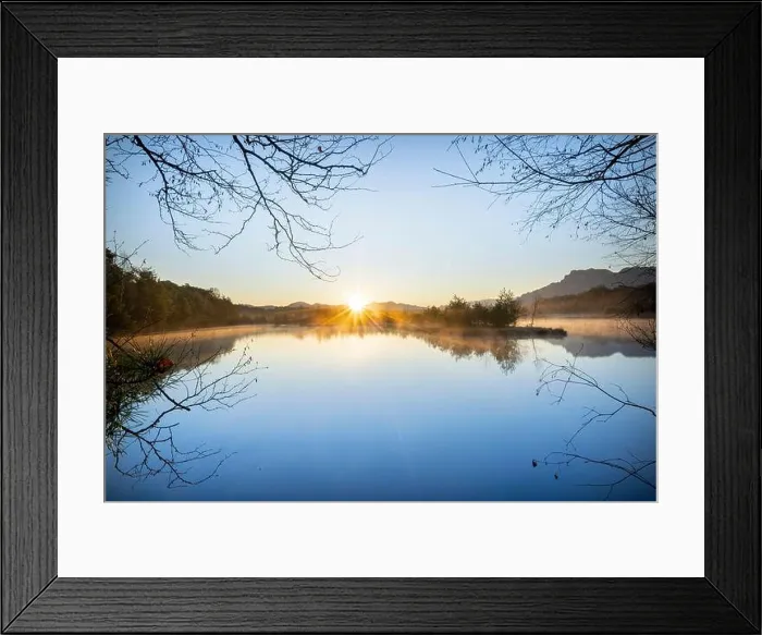 Framed Print : Sonnenaufgang über dem Ainringer Moor mit Moorsee, Landkreis BerchtesgadenerLand, Oberbayern, Bayern Framed Print : Sonnenaufgang über dem Ainringer Moor mit Moorsee, Landkreis BerchtesgadenerLand, Oberbayern, Bayern