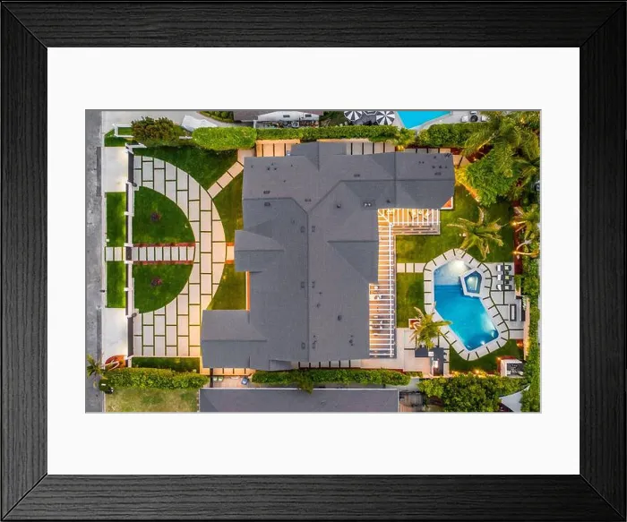 Framed Print : An aerial view of a contemporary new build residence in Los Angeles Framed Print : An aerial view of a contemporary new build residence in Los Angeles