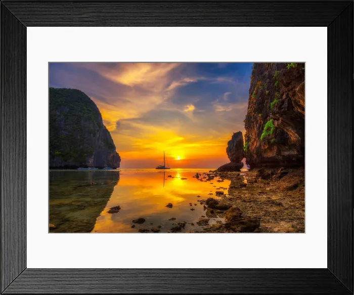 Framed Print : Sunset at the Maya beach on Koh Phi Phi island in Thailand Framed Print : Sunset at the Maya beach on Koh Phi Phi island in Thailand