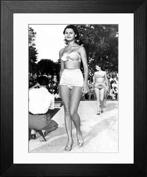Framed Print : This photo captures a young Sophia Loren at 15 years old Framed Print : This photo captures a young Sophia Loren at 15 years old