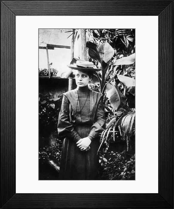 Framed Print : Lise Meitner12 Framed Print : Lise Meitner12