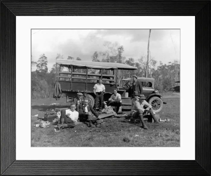 Framed Print : 2 198871 Group of men having a tea break in a paddock, 1920-1930 Framed Print : 2 198871 Group of men having a tea break in a paddock, 1920-1930