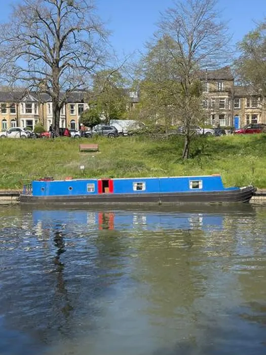 Framed Print : 17 April 2025 - Cambridge, UK - Houseboat Riverboat livint on the River Cam in Cambridge Framed Print : 17 April 2025 - Cambridge, UK - Houseboat Riverboat livint on the River Cam in Cambridge