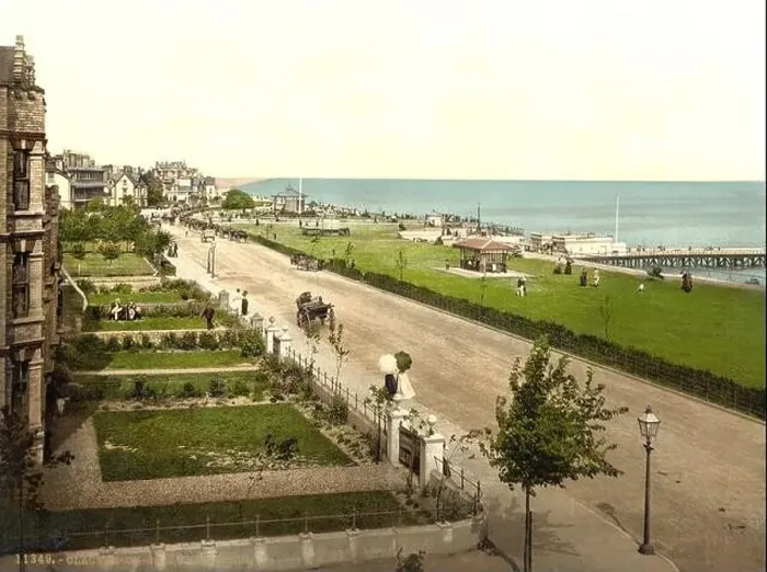 Framed Print : 1905 ca. CLACTON ON SEA, ESSEX Framed Print : 1905 ca. CLACTON ON SEA, ESSEX