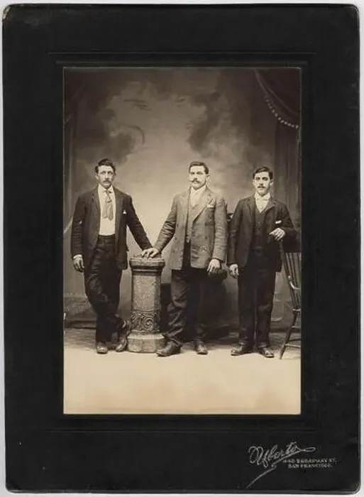 Framed Print : 1910 c, SAN FRANCISCO, USA: Italian emigrants send his photo portrait to relatives in Italy Framed Print : 1910 c, SAN FRANCISCO, USA: Italian emigrants send his photo portrait to relatives in Italy