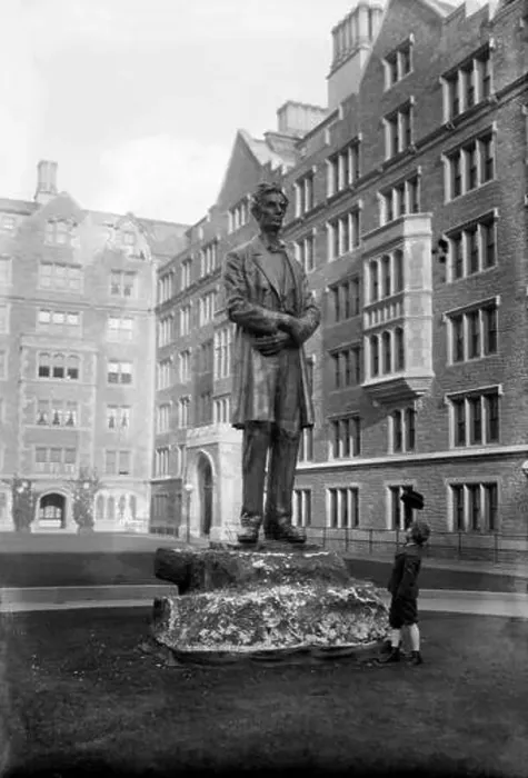 Framed Print : 1920 ca, CINCINNATI, OHIO, USA : The statue of U Framed Print : 1920 ca, CINCINNATI, OHIO, USA : The statue of U