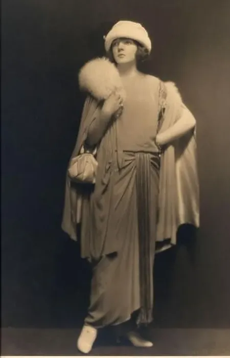 Framed Print : 1920 s: The american stage actress and dancer MARGALO GILLMORE DUFF Framed Print : 1920 s: The american stage actress and dancer MARGALO GILLMORE DUFF