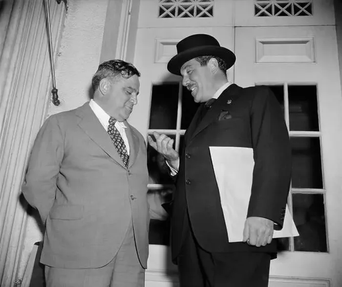 Framed Print : 1939 ca, USA : The United States Mayor of New York City FIORELLO LA GUARDIA ( 1882 - 1947 ) ( left in this photo ) Framed Print : 1939 ca, USA : The United States Mayor of New York City FIORELLO LA GUARDIA ( 1882 - 1947 ) ( left in this photo )