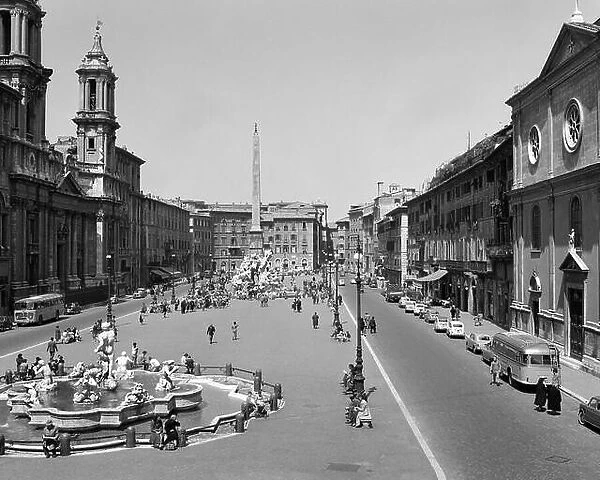 1950s 1960s PIAZZA NAVONA VIEW OF CITY SQUARE WITH FOUNTAINS ROME ITALY - r5647 MAY001 HARS ROME