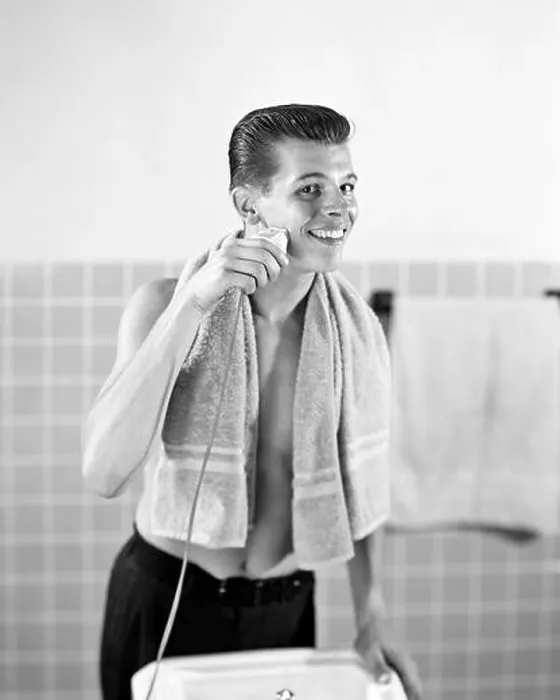 Framed Print : 1950s SMILING TEENAGED BOY STANDING AT BATHROOM SINK SHAVING WITH ELECTRIC RAZOR LOOKING AT CAMERA - asp x16766 CAM001 Framed Print : 1950s SMILING TEENAGED BOY STANDING AT BATHROOM SINK SHAVING WITH ELECTRIC RAZOR LOOKING AT CAMERA - asp x16766 CAM001