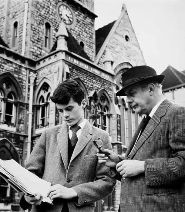 Framed Print : 1961, GREAT BRITAIN : John Betjeman reads William Horton's petition to save Lewisham Town Hall Framed Print : 1961, GREAT BRITAIN : John Betjeman reads William Horton's petition to save Lewisham Town Hall