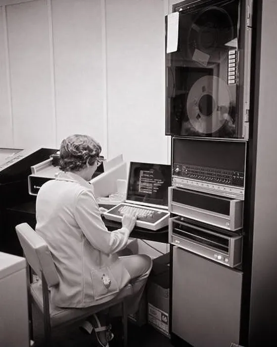 Framed Print : 1970s BACK VIEW OF WOMAN SITTING WORKING AT COMPUTER WORKSTATION NEXT TO A REEL TO REEL STORAGE COLUMN - o4229 HAR001 HARS SKILLS NETWORKING COLUMN Framed Print : 1970s BACK VIEW OF WOMAN SITTING WORKING AT COMPUTER WORKSTATION NEXT TO A REEL TO REEL STORAGE COLUMN - o4229 HAR001 HARS SKILLS NETWORKING COLUMN