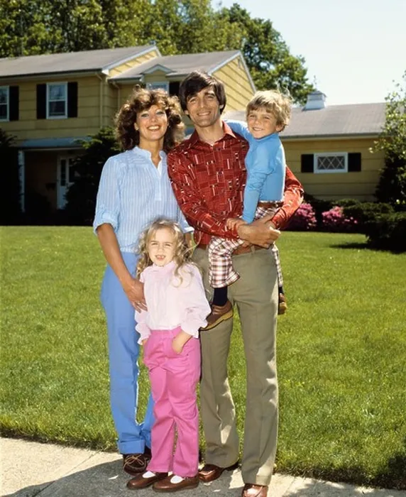 Framed Print : 1980s FAMILY IN FRONT OF HOME MOTHER FATHER BOY GIRL PORTRAIT FRONT LAWN RETRO Framed Print : 1980s FAMILY IN FRONT OF HOME MOTHER FATHER BOY GIRL PORTRAIT FRONT LAWN RETRO